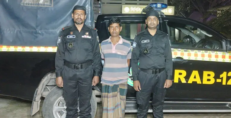 কুষ্টিয়ায় বিদেশী মদ সহ এক জন গ্রেফতার