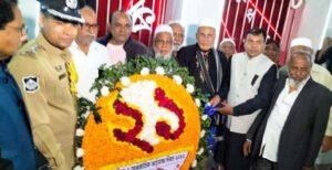 কুষ্টিয়ায় ভাষা শহিদদের প্রতি বিনম্র শ্রদ্ধা জানিয়ে পুষ্পস্তবক অর্পণ