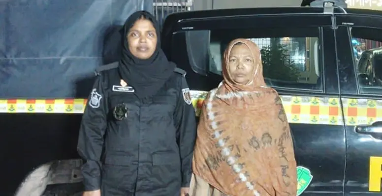 কুষ্টিয়ায় হোমিও চিকিৎসার আড়ালে এ্যালকোহল বিক্রির অভিযোগে ০১ জন গ্রেফতার
