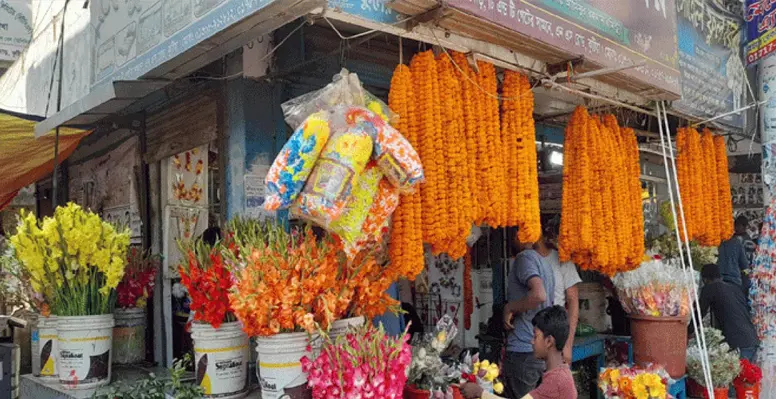 কুষ্টিয়ায় ১০ টাকার গোলাপ বিক্রি হচ্ছে ৫০ টাকায়!