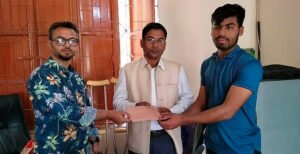 চাওয়ালার লেখাপড়ার দায়িত্ব নিলেন চেয়ারম্যান