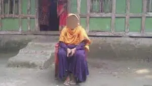 ভেড়ামারায় বিয়ের দাবিতে প্রেমিকের বাড়িতে ৪ বছরের কন্যা'র মা