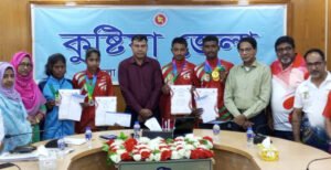 জাতীয় পর্যায়ে অনুষ্ঠিত শেখ কামাল আন্তঃস্কুল ও মাদ্রাসা এ্যাথলেটিকস প্রতিযোগিতার পুরস্কার বিতরণ