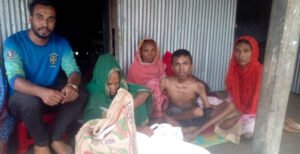 খোকসায় আর্ন এন্ড লিভের উদ্যোগে প্রতিবন্ধী পরিবারের মাঝে খাদ্য সহায়তা প্রদান