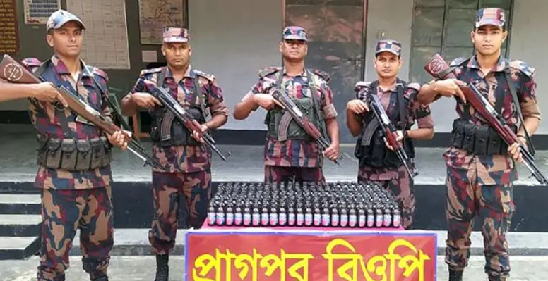 দৌলতপুর সীমান্তে ভারতীয় ৩৭০ বোতল ফেনসিডিল উদ্ধার