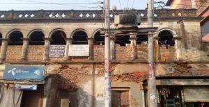 কুষ্টিয়ায় মৃত্যুঝুঁকি নিয়ে শতাধিক পরিত্যক্ত ভবনে বসবাস