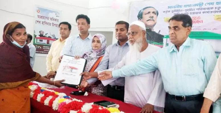 কুষ্টিয়া সদরে স্বপ্নের ঘর পেল ৪২টি ভূমিহীন ও গৃহহীন পরিবার