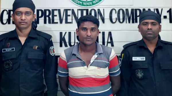 কুষ্টিয়ায় র‌্যাবের অভিযানে সাজাপ্রাপ্ত পলাতক আসামি গ্রেফতার