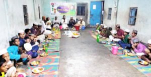 কুষ্টিয়ায় পেশাজীবী পরিষদ এর পক্ষ থেকে এতিমদের সৌজন্যে ইফতার মাহফিল