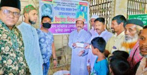 কুষ্টিয়ায় পেশাজীবী পরিষদের ইফতার বিতরণ