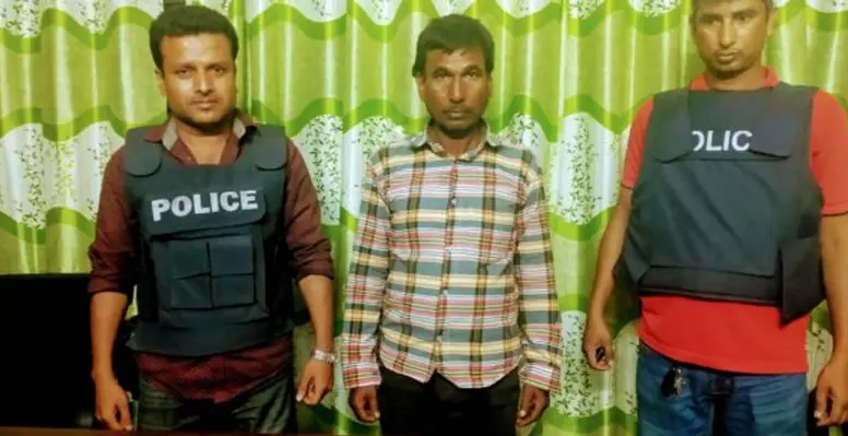 দৌলতপুর থানা পুলিশে অভিযানে অস্ত্র গুলি সহ আটক ১