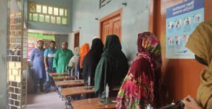 কুষ্টিয়ায় মোমিনুল আজম ফাউন্ডেশন এর উদ্যোগে সেলাই মেশিন বিতরণ 