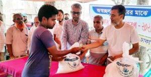 মিরপুর উপজেলা সমিতির উদ্যোগে অগ্নিকান্ডে ক্ষতিগ্রস্থ পরিবারবর্গের মাঝে ঈদ সামগ্রী বিতরণ