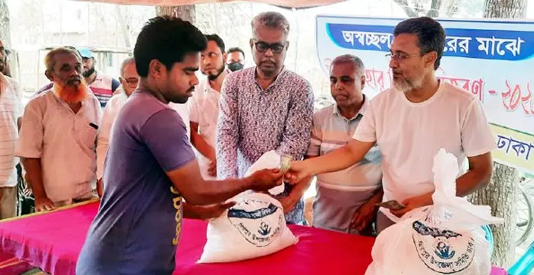 মিরপুর উপজেলা সমিতির উদ্যোগে অগ্নিকান্ডে ক্ষতিগ্রস্থ পরিবারবর্গের মাঝে ঈদ উপহার বিতরণ 1 মিরপুর উপজেলা সমিতির উদ্যোগে অগ্নিকান্ডে ক্ষতিগ্রস্থ পরিবারবর্গের মাঝে ঈদ উপহার বিতরণ মিরপুর উপজেলা সমিতির উদ্যোগে অগ্নিকান্ডে ক্ষতিগ্রস্থ পরিবারবর্গের মাঝে ঈদ সামগ্রী বিতরণ