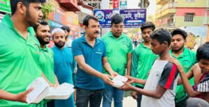 কুষ্টিয়ায় স্বপ্ন প্রয়াস যুব সংস্থার উদ্যোগে পথশিশুদের মাঝে ইফতার বিতরণ 