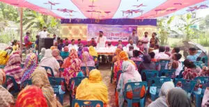 দৌলতপুরে একটু পাশে দাঁড়াই সংগঠনের উদ্যোগে ঈদ উপহার বিতরণ