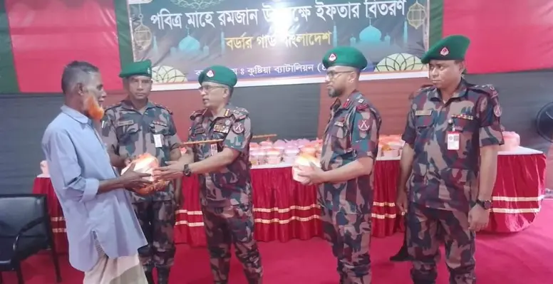 মিরপুরে বিজেপির ৪৭ ব্যাটালিয়ান কর্তৃক ইফতার বিতরণ