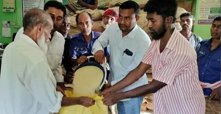 গোস্বামী দূর্গাপুর প্রধানমন্ত্রীর ঈদ উপহারের চাউল বিতরণ