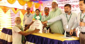 ভেড়ামারায় ৫ শত পরিবারের মাঝে খাদ্য সামগ্রী বিতরণ