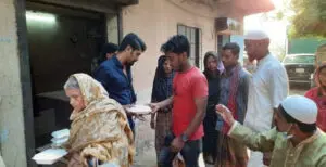 কুষ্টিয়ায় আলহাজ্ব ওয়ালিউল বারী চৌধুরী কল্যাণ ট্রাষ্টের খাবার বিতরণ