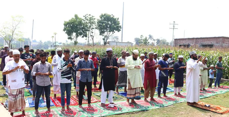 কুষ্টিয়ায় প্রশান্তির বৃষ্টির আশায় সলাতুল ‘ইস্তিসকার’ নামাজ আদায়