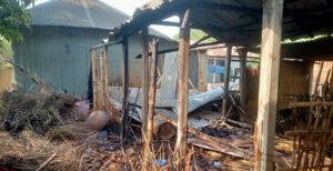 কুমারখালীতে বিদ্যালয়ের নির্বাচনের রাতে প্রতিপক্ষের দুই ভাইয়ের বাড়িতে আগুন