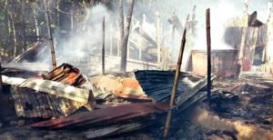 খোকসায় চুলার আগুনে পুড়ে ছাই হলো ৩ পরিবারের সহায়সম্বল 