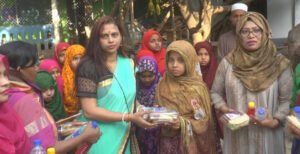 কুষ্টিয়া উইমেন্স ক্লাবের উদ্যোগে মাদ্রাসা শিক্ষার্থীদের মাঝে ইফতার বিতরণ