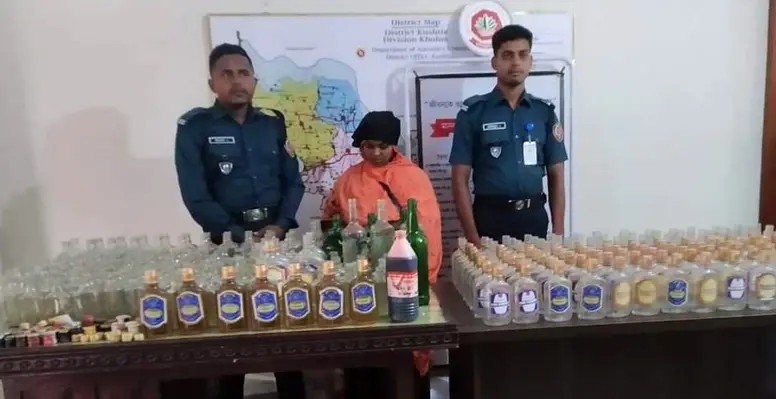কুষ্টিয়ায় ভেজাল মদ সহ নারী মাদককারবারি আটক