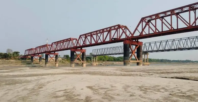 কুষ্টিয়ায় পানির স্তর নেমে যাওয়ায় শুস্ক মৌসুমে পানির জন্য হাহাকার