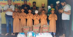 খোকসায় আর্ন এন্ড লিভের উদ্যোগে মাদ্রাসায় খাদ্য সামগ্রী প্রদান