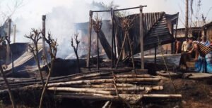 দৌলতপুরে আগুনে পুড়লো গবাদি পশুসহ বসতবাড়ি,বাবা মেয়ে দগ্ধ!
