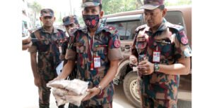 কুষ্টিয়ায় আবারও যাত্রীবাহী বাস থেকে ২২ লাখ টাকার হেরোইন জব্দ