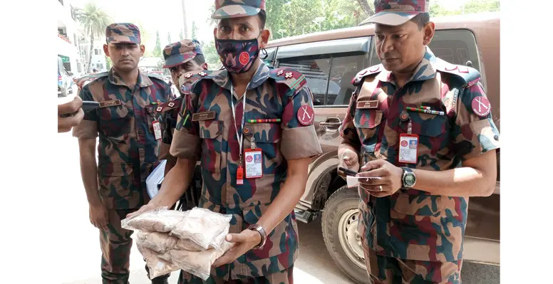 কুষ্টিয়ায় আবারও যাত্রীবাহী বাস থেকে ২২ লাখ টাকার হেরোইন জব্দ