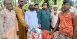 মিরপুরে অগ্নিকান্ডে ক্ষতিগ্রস্ত পরিবারের পাশে ডাঃ মুসতানজীদ