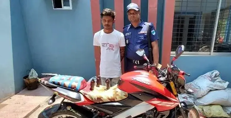 কুষ্টিয়া পুলিশের অভিযানে ফেন্সিডিল ওমোটর সাইকেলসহ যুবক গ্রেফতার