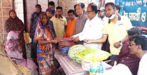 বৃদ্ধাশ্রমের মায়েরা পেলেন ঈদের পোশাক