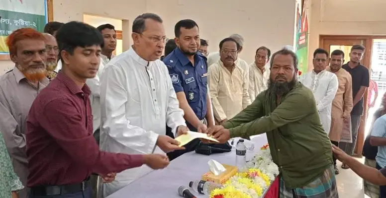 মিরপুরে অগ্নিকাণ্ডে ক্ষতিগ্রস্ত পরিবারের এমপির সহায়তা প্রদান
