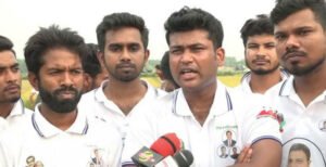 সপ্তাহব্যাপী অসহায় কৃষকের ধান কেটে দিচ্ছে কুষ্টিয়া সদর উপজেলা ছাত্রলীগ