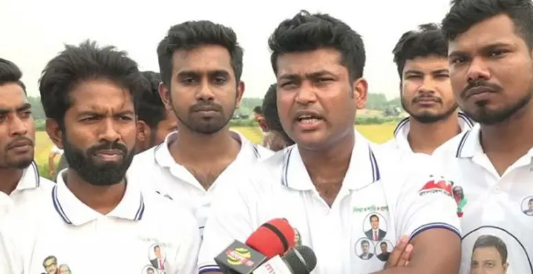 সপ্তাহব্যাপী অসহায় কৃষকের ধান কেটে দিচ্ছে কুষ্টিয়া সদর উপজেলা ছাত্রলীগ
