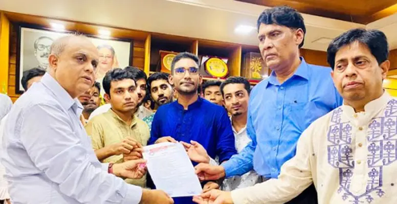 আবাসিক সংকট নিরসনসহ ৩৩ দফা দাবিতে ইবি ছাত্রলীগের স্মারক লিপি প্রদান