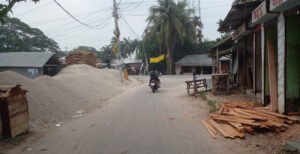 খোকসায় মহাসড়ক দখল করে বালু ব্যবসা: প্রশাসন নিরব!