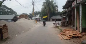 খোকসায় মহাসড়ক দখল করে বালু ব্যবসা: প্রশাসন নিরব! 3 খোকসায় মহাসড়ক দখল করে বালু ব্যবসা: প্রশাসন নিরব! খোকসায় মহাসড়ক দখল করে বালু ব্যবসা: প্রশাসন নিরব!