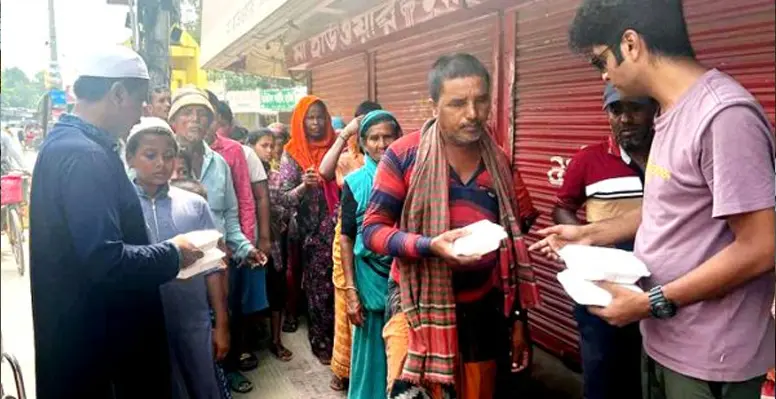 আলহাজ্ব ওয়ালিউল বারী চৌধুরী কল্যাণ ট্রাষ্টের দুপুরের খাবার বিতরণ