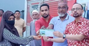 ইয়াসিন-মাহমুদা স্মৃতি পরিষদের উদ্যোগে মেধাবী শিক্ষার্থীদের মাঝে বৃত্তির টাকা প্রদান