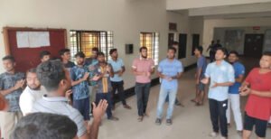 ইবিতে খাবারের মান নিয়ে অসন্তোষ : আন্দোলনে আবাসিক হলের শিক্ষার্থীরা