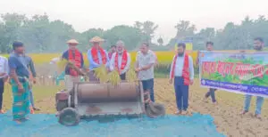 খোকসায় মাঠ দিবস ও শস্য কর্তন অনুষ্ঠিত 3 খোকসায় মাঠ দিবস ও শস্য কর্তন অনুষ্ঠিত খোকসায় মাঠ দিবস ও শস্য কর্তন অনুষ্ঠিত