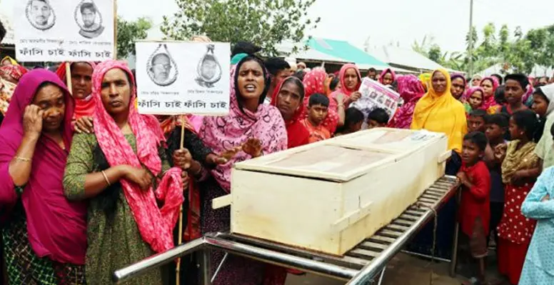 দৌলতপুরে হত্যাকারীদের গ্রেফতারের দাবীতে লাশ নিয়ে বিক্ষোভ সমাবেশ ও মানববন্ধন