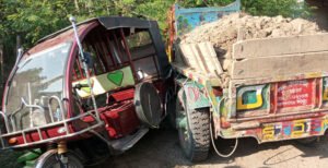 মিরপুরে ট্রলির ধাক্কায় ইজিবাইকের যাত্রী নিহত