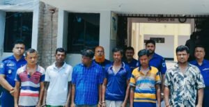 কুষ্টিয়ায় জুয়ায় ব্যবহৃত ৬৩টি ক্যারামবোর্ড ও ৫ জুয়ারী আটক